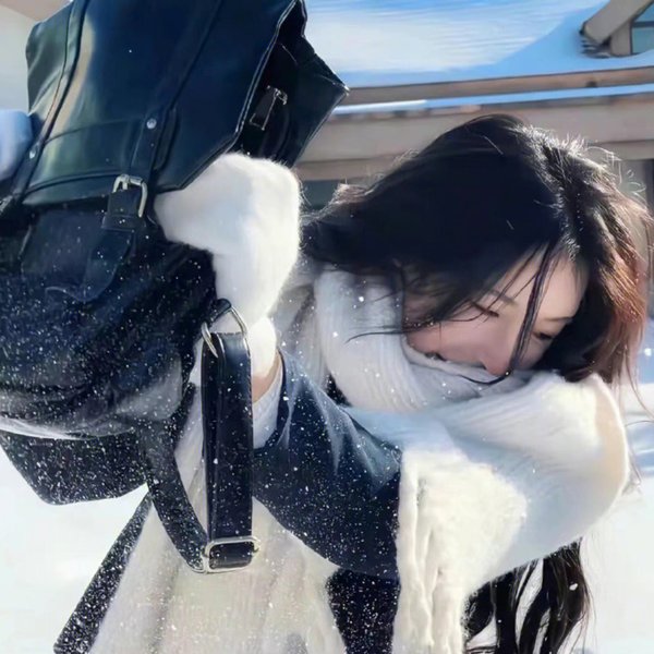 红色青橄榄海报